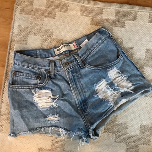 Vintage Levi high waisted denim shorts - Picture 1 of 3